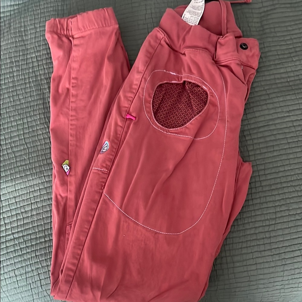 E9 Climbing pants in faded red
